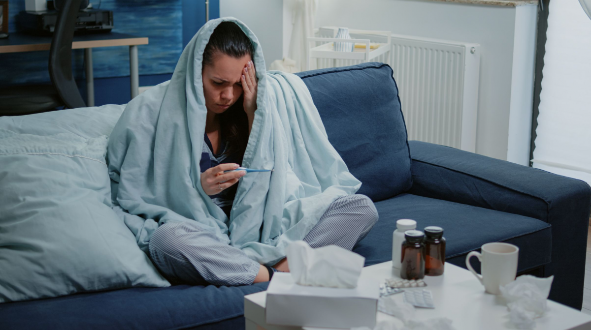 Seorang wanita sedang alami demam